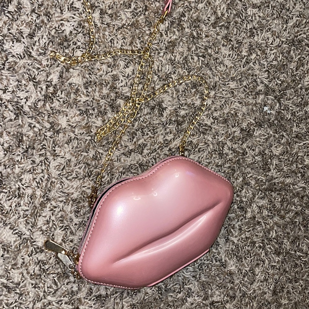 Lip purse
